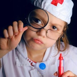 Lo que el médico yerra, lo tapa la tierra